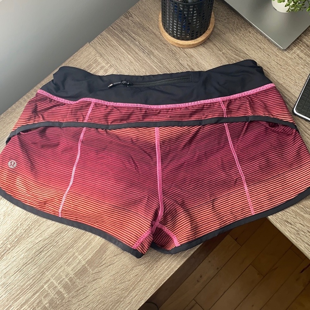 Lulu Lemon Speed-Up Short Size 8